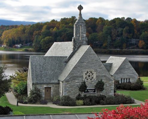 Memorial Chapel near Lake Junaluska, NC by Daniel Hass (Own work) [CC BY-SA 3.0 (http://creativecommons.org/licenses/by-sa/3.0)], via Wikimedia Commons